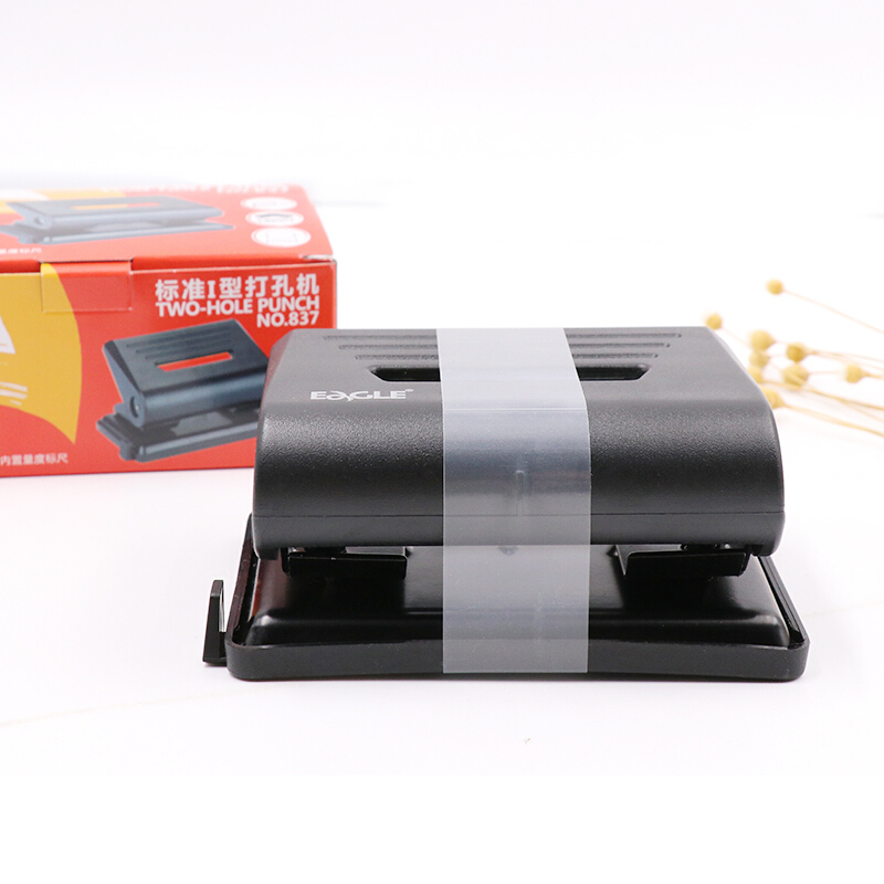 益而高（Eagle） 837 二孔打孔機(jī) 辦公型打孔器帶刻度(黑色)_http://m.gzyiqian.cn/img/images/C201903/1552009344770.jpg